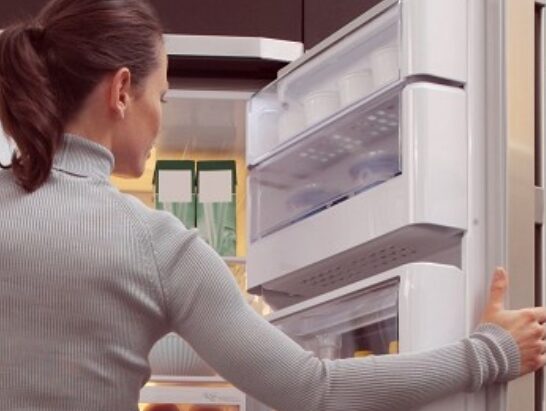Bạn có biết phải làm gì khi tủ lạnh đóng tuyết, bị đọng nước trên ngăn đá?