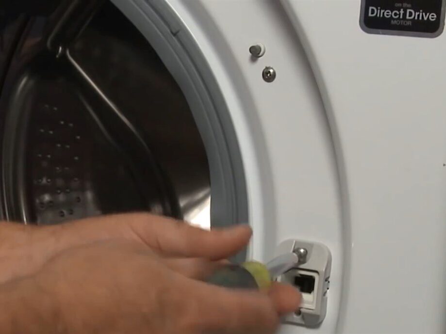 Nguyên nhân và cách khắc phục máy giặt không mở được cửa đơn giản nhất