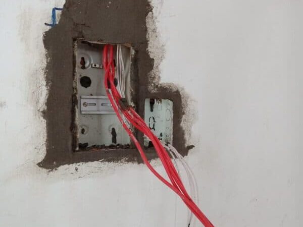 Gợi ý cách sửa chữa ổ cắm điện bị nổ, ổ cắm điện bị nóng chảy tại nhà