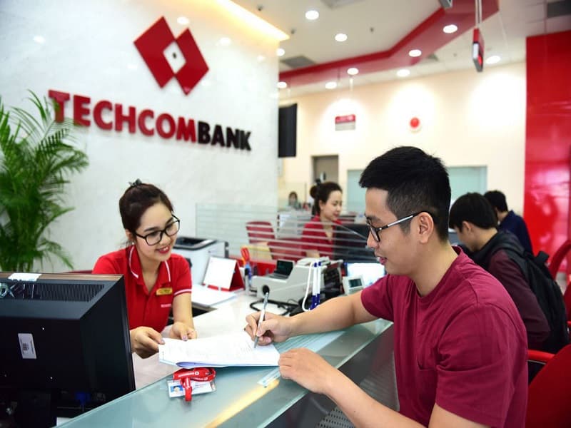 Cập nhật cho bạn biểu phí rút tiền ngân hàng Techcombank mới nhất hiện nay