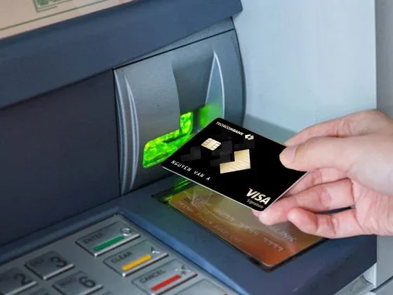 Cập nhật cho bạn đọc biểu phí rút tiền thẻ tín dụng Techcombank mới nhất
